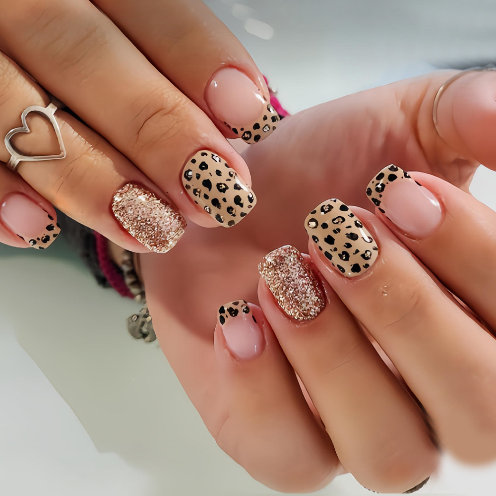 Nail Art Glitter - เล็บปลอมแบบสั้นยาวสำหรับผู้หญิงและเด็กผู้หญิง แฟชั่นลายเสือดาว สีดำ สีม่วง สีน้ำเงิน เงาหรือมีกลิตเตอร์