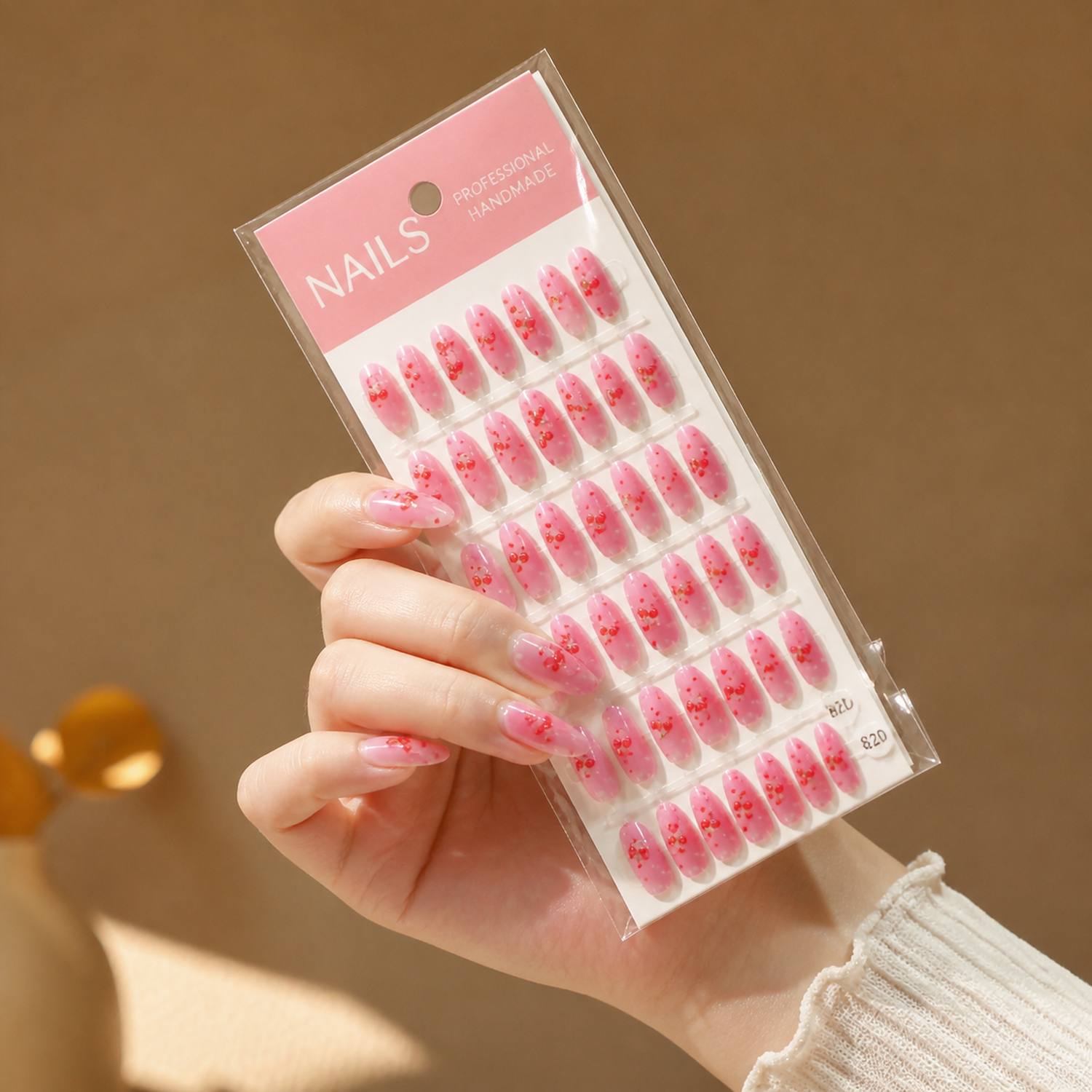 เล็บปลอมสีชมพูไล่เฉดแบบนุ่มนวล - Nail Art Pink Soft บทวิจารณ์และราคา