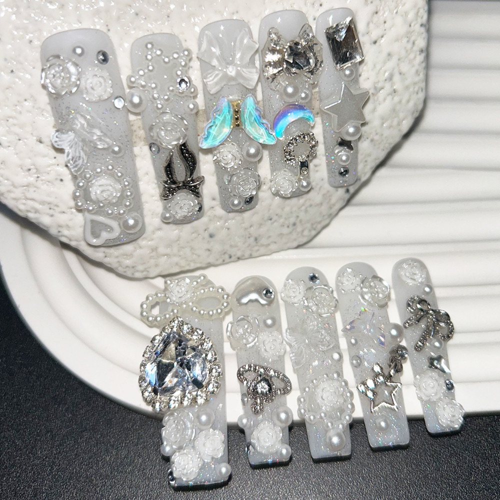 เล็บปลอมแบบกดติด 10 ชิ้น ลาย J - Nail Art Inspo บทวิจารณ์และราคา
