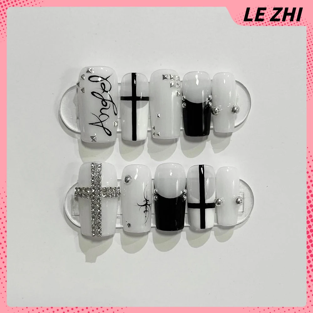 เล็บปลอม Y2K สไตล์เรโทร ลายปีก - Nail Art Inspo บทวิจารณ์และราคา